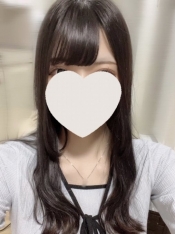 月見しの　黒髪清楚系美少女