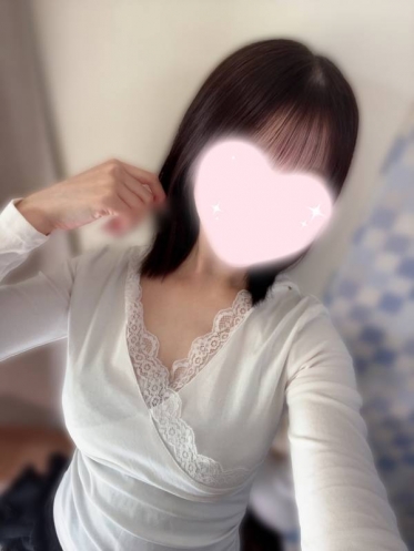 本日急遽14:00~21:00で出勤です( ⸝⸝ ⸝⸝)👉🏻💘