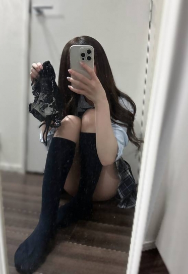 おぱんつ持ってる写真🥹🖤
