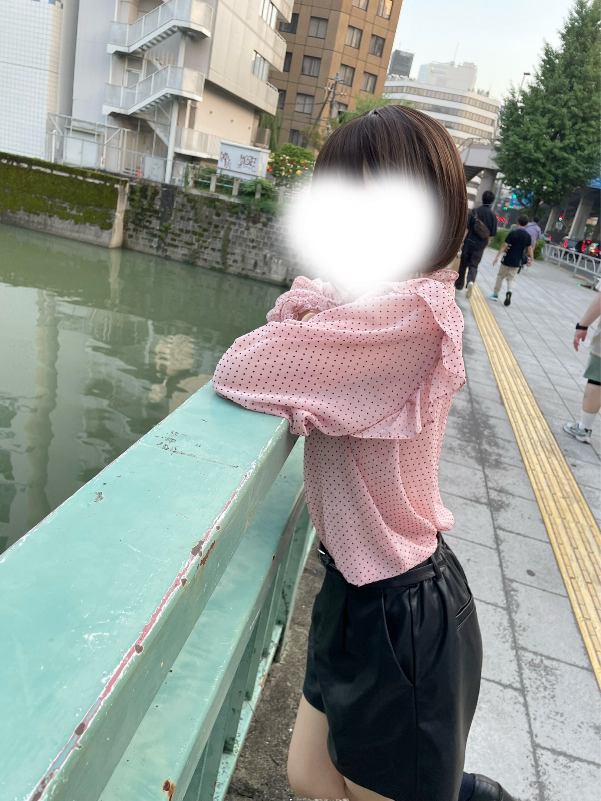 白雪みる　業界完全未経験！JK上がりたて18歳！