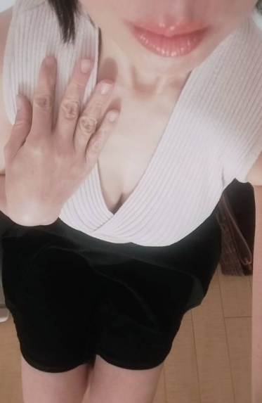 本日13時〜出勤致します💜