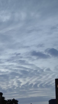 午後7時の空